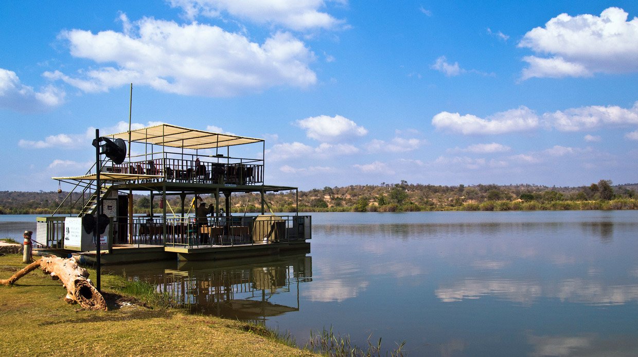 Safari-in-barca-Olifants-river Olifants River
