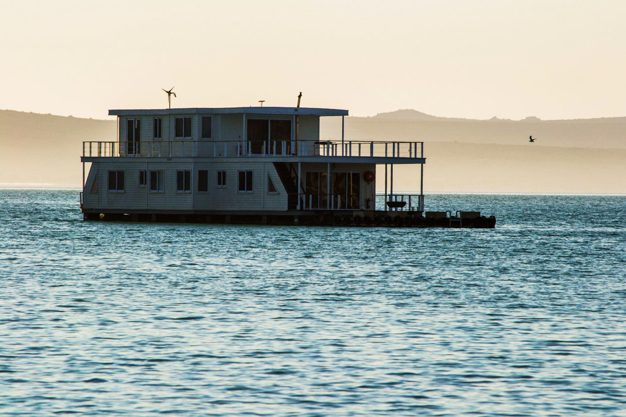 West-Coast-Houseboat West Coast